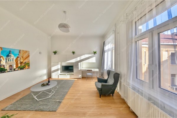V. kerület, Október 6. utca - Eladó tégla lakás