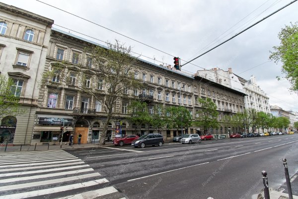 VI. kerület, Bajcsy-Zsilinszky út - Eladó tégla lakás